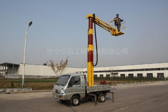點(diǎn)擊查看詳細(xì)信息<br>標(biāo)題：小型高空作業(yè)車 閱讀次數(shù)：3248