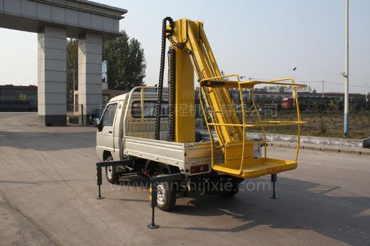 點(diǎn)擊查看詳細(xì)信息<br>標(biāo)題：小型電動(dòng)高空作業(yè)車 閱讀次數(shù)：3506