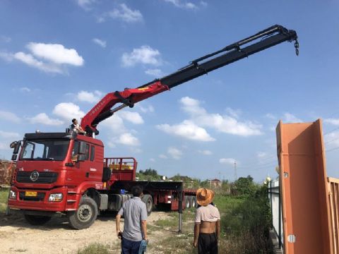 點擊查看詳細信息<br>標題：30噸折臂吊 閱讀次數(shù)：2659
